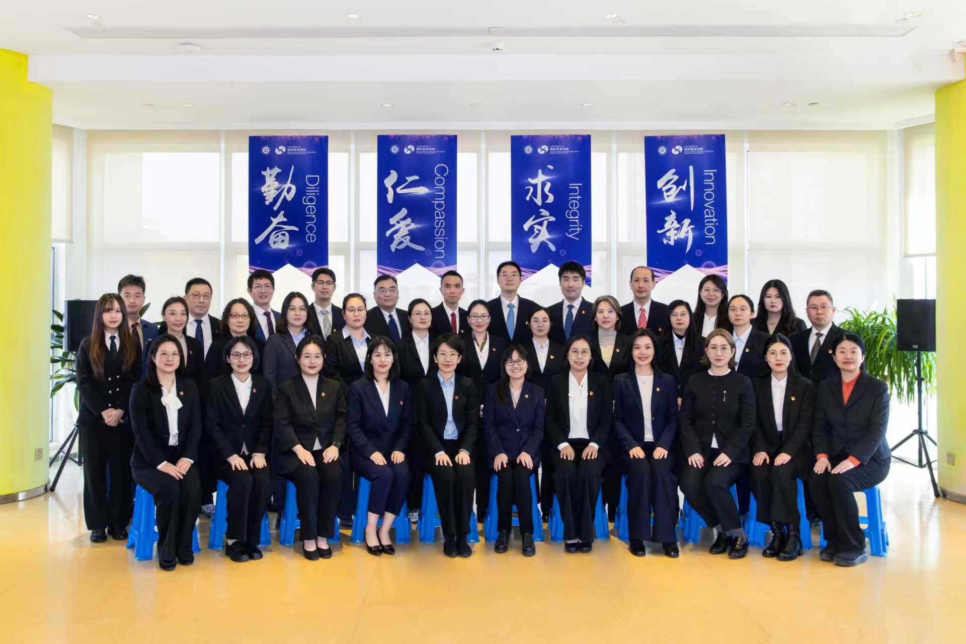 致敬最美劳动者/世界杯官网国际教育学院荣获2026年全国工人先锋号（全国五一巾帼标兵岗）