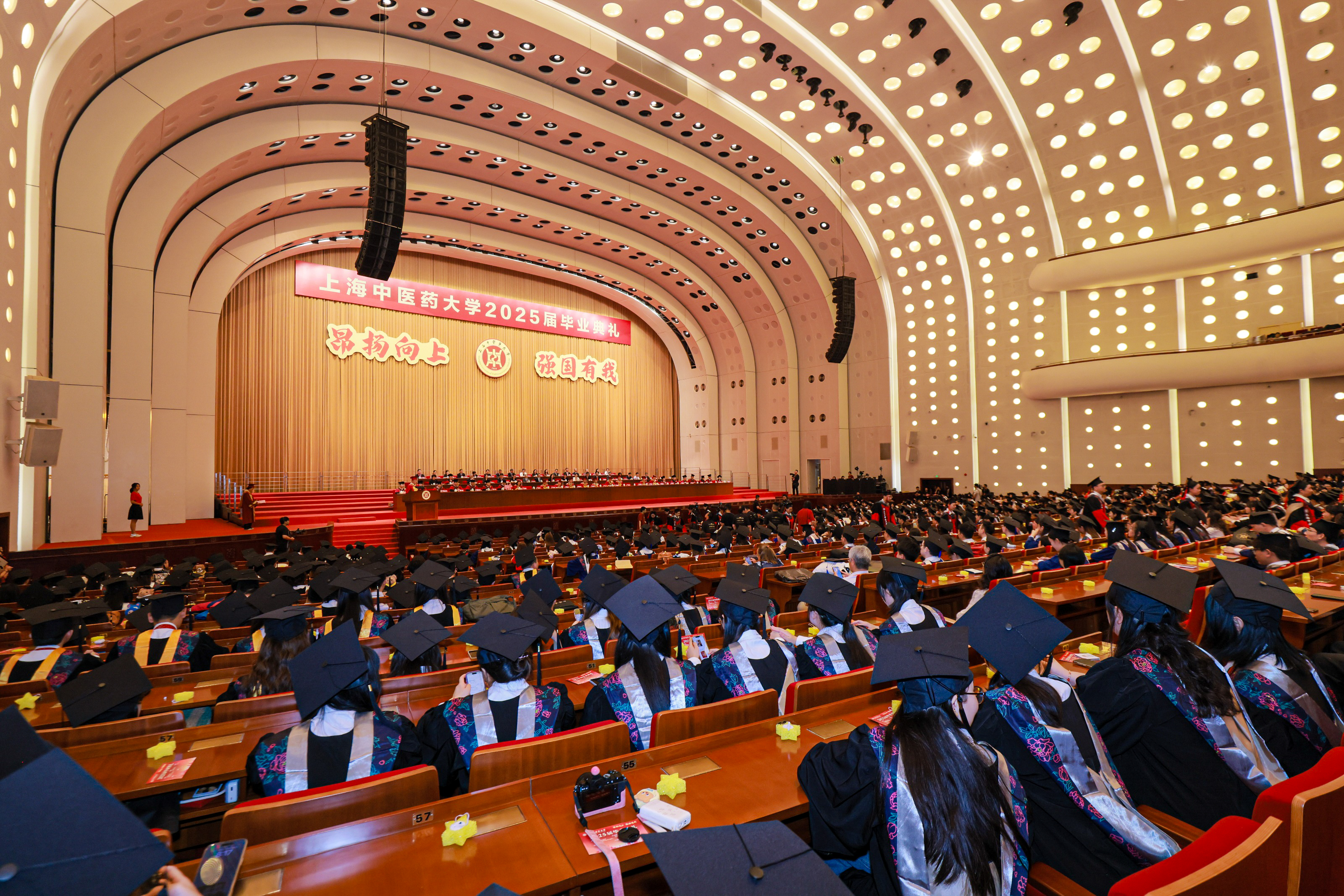 昂扬向上 强国有我 2026世界杯官方合作网站2025届毕业典礼举行